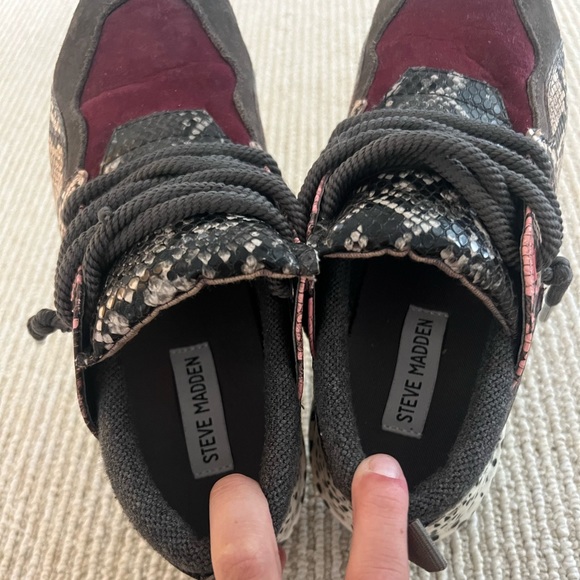 Steve Madden women’s low top sneaker - Picture 6 of 6